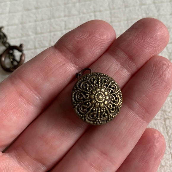 Artisan red butterfly necklace - Picture 9 of 14